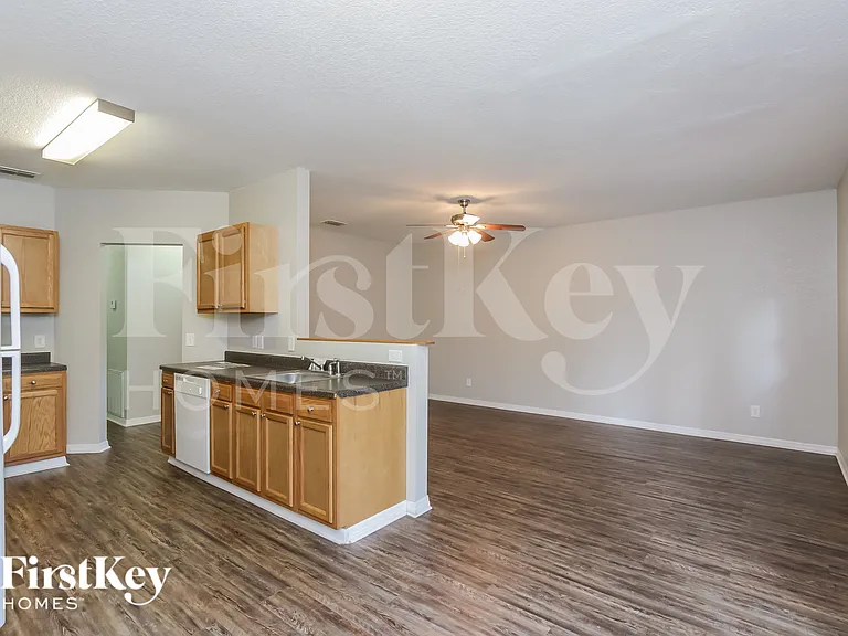 3422 Renault Cir — Photo 6