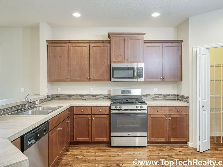 7226 NW Abigail Ter — Photo 12