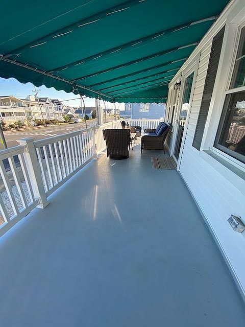 Spacious Front Deck