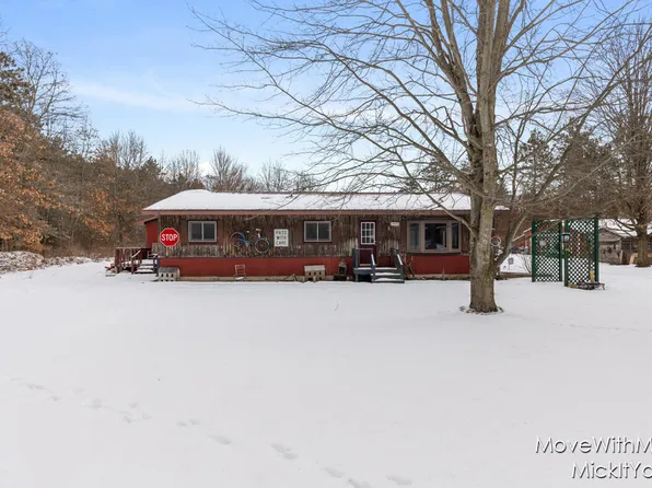 5924 Oak Ave, Newaygo, MI 49337