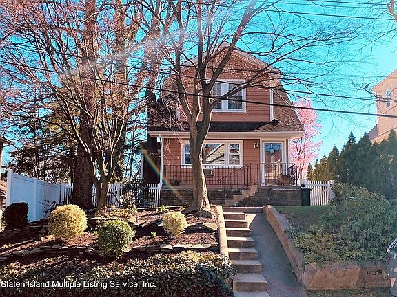 2nd image of 18 Hilltop Pl