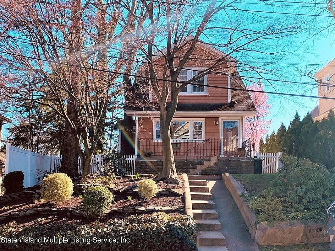 18 Hilltop Pl photo 1