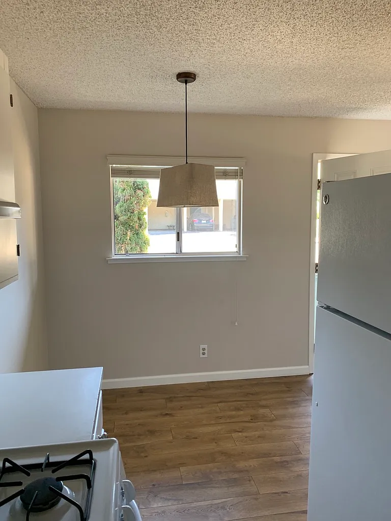 2 bed, 800 sqft, $2,800 — Photo 4