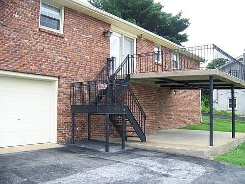 176 Roberta Dr — Photo 17