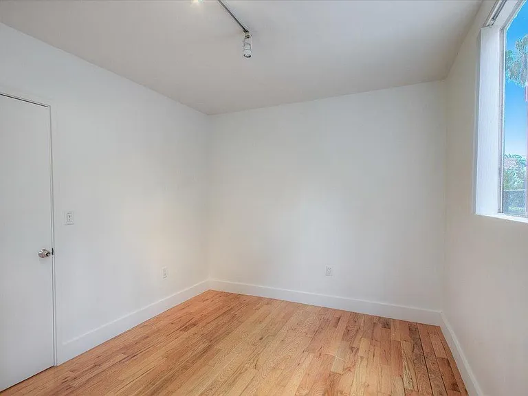 1006 N New Hampshire Ave #1008 — Photo 17