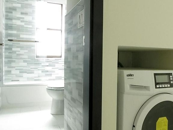 2nd image of 10 Manhattan Ave APT 4D