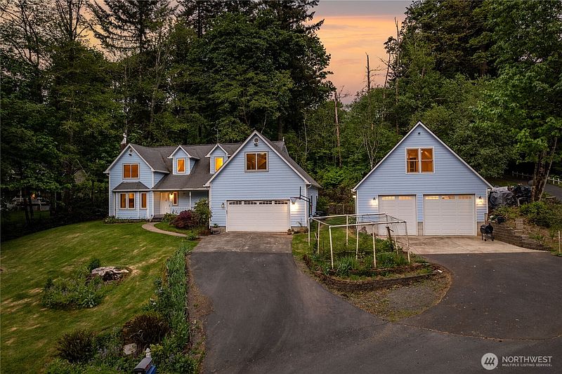 3rd image of 165 Tanglewood Drive
