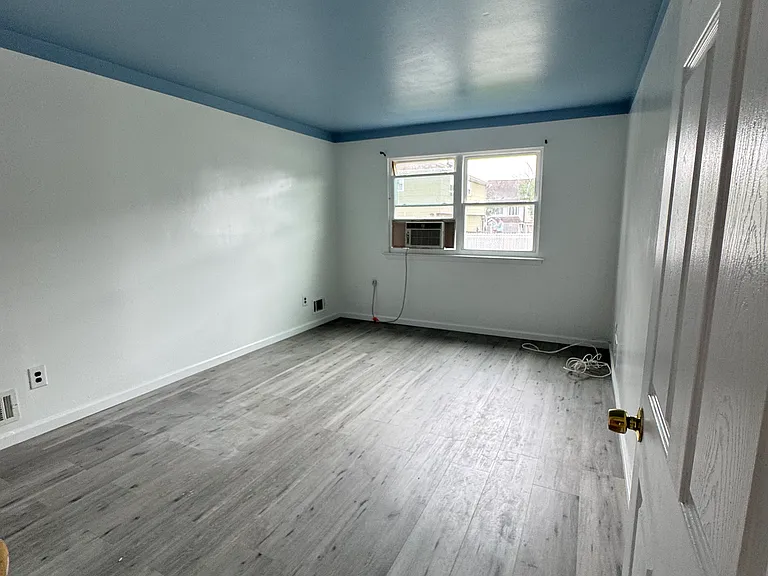 76 Berry Ave #1 — Photo 9