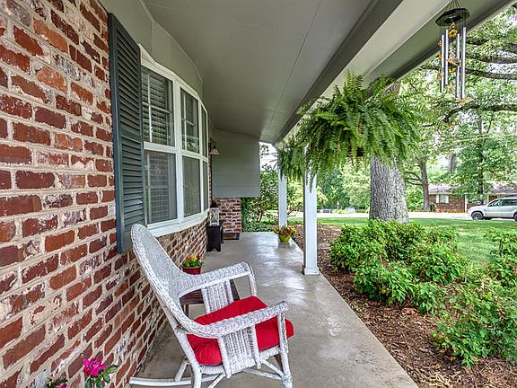 5th image of 5703 Chesswood Dr
