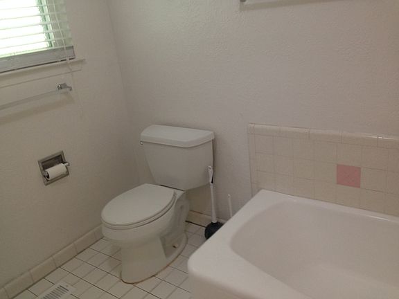 2nd image of 1331 Topaz Way