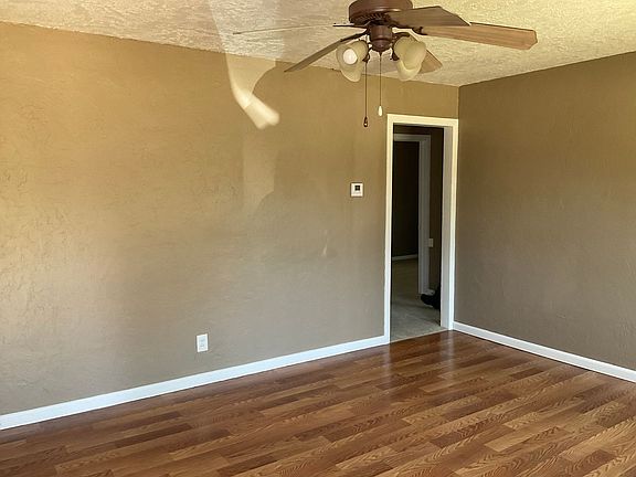 2nd image of 3937 Pine Ave