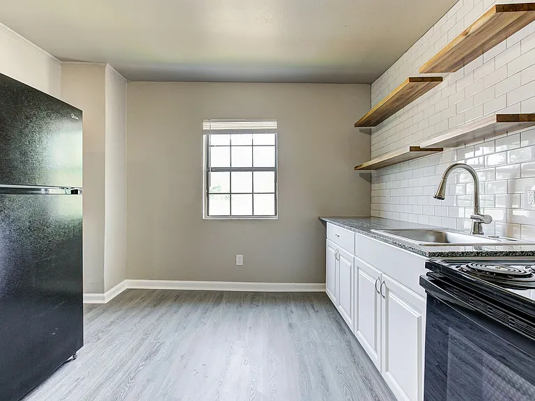 1919 NW 11th St #4D — Photo 18