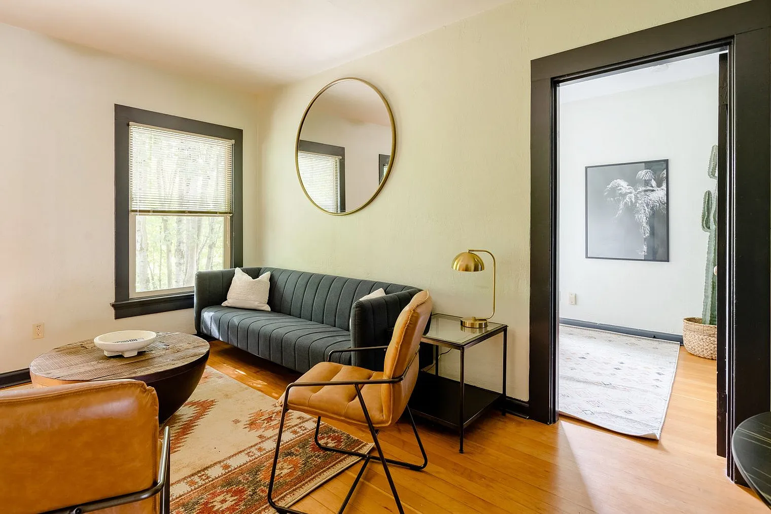 2 bed, 1.0 bath, 699 sqft, $4,092 — Photo 2
