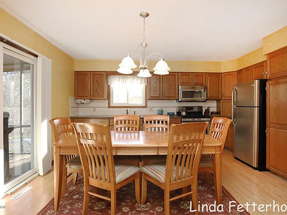 5th image of 4928 Newcastle Dr SE