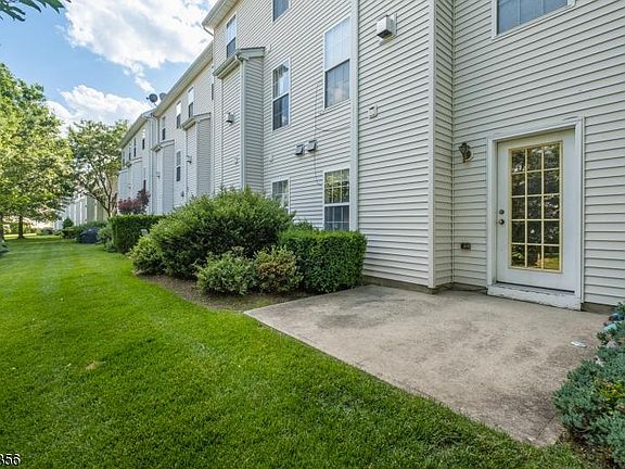 3rd image of 525 Coventry Dr