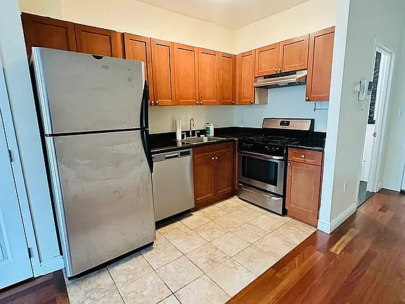 4th image of 1030 Jackson Ave APT 3B