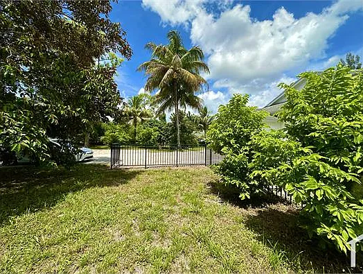 16317 Okeechobee Blvd — Photo 37