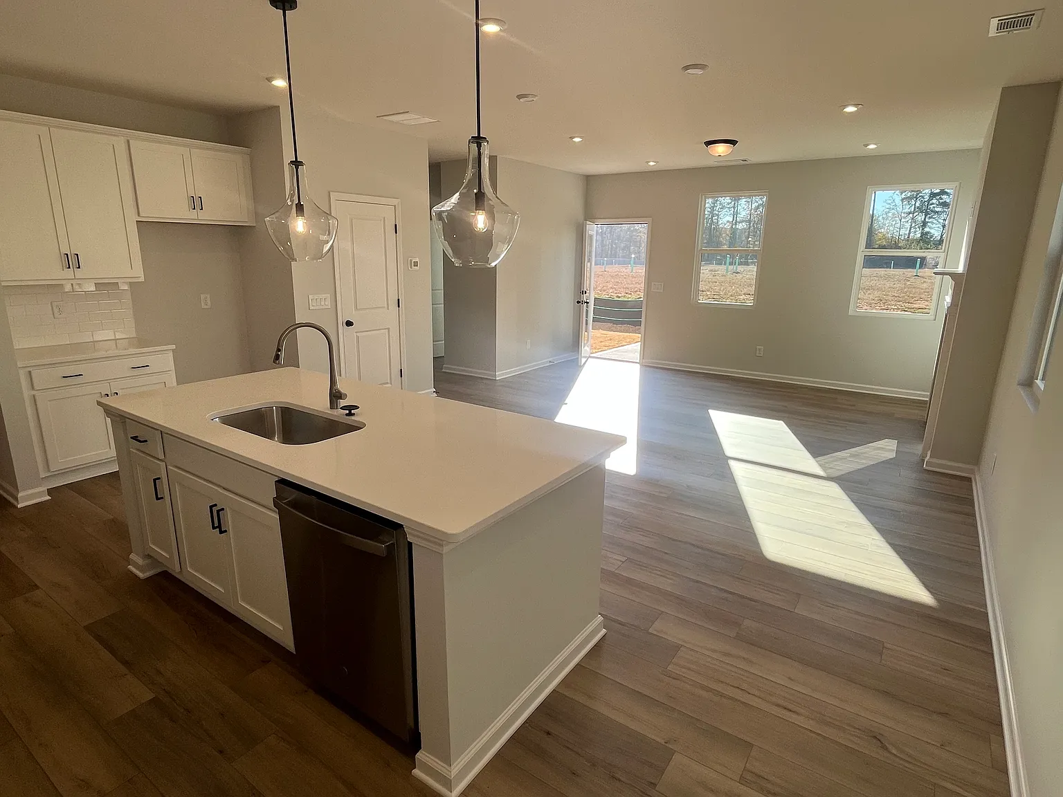 3 bed, 2.5 bath, 1863 sqft, $2,500 — Photo 2
