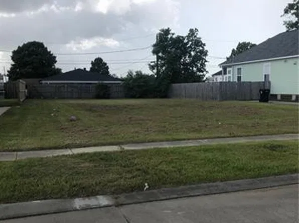 108 Seal Dr, Arabi, LA 70032
