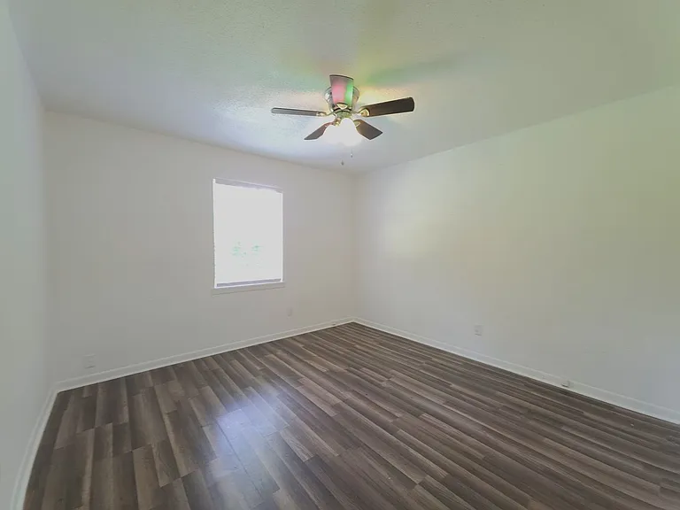 501 E Reagan St — Photo 25