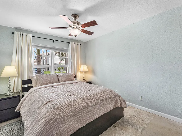 7076 Middlebury Dr — Photo 15