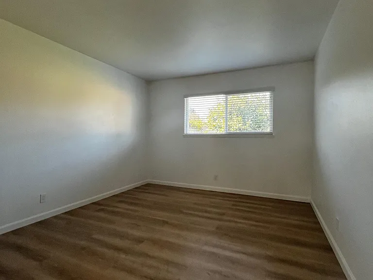 18371 Tamarind St — Photo 26