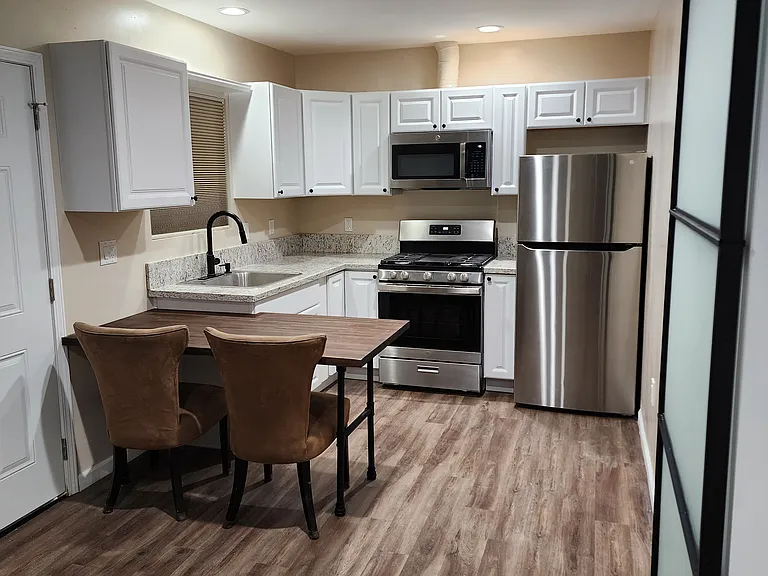6505 White Oak Ave — Photo 19