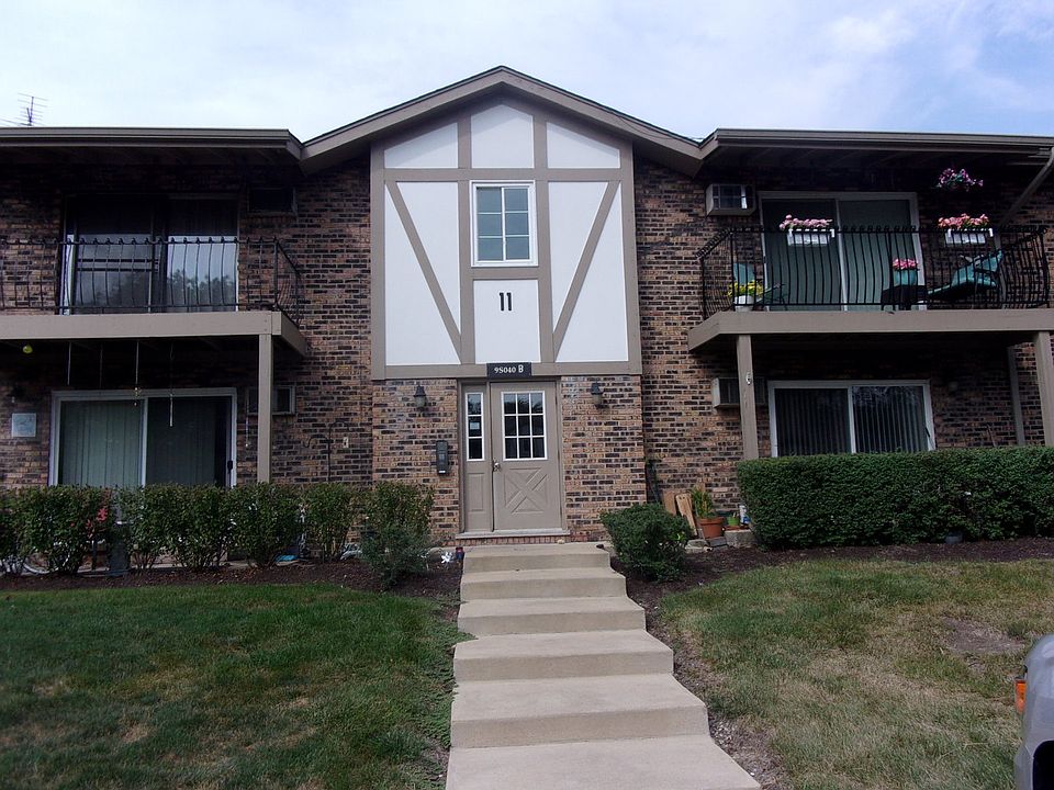 1st image of 9S040 Lake Dr APT 106