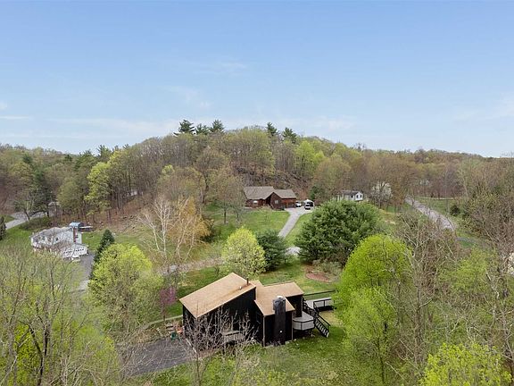 5th image of 6 Creekside Ln