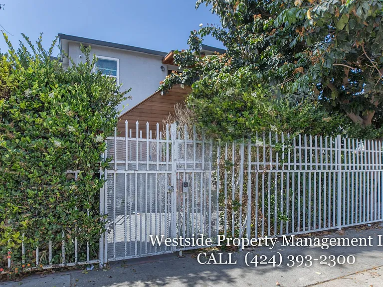 1260 W 39th St #6 — Photo 15