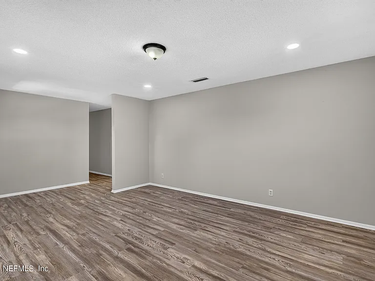417 S Pine Ave — Photo 9