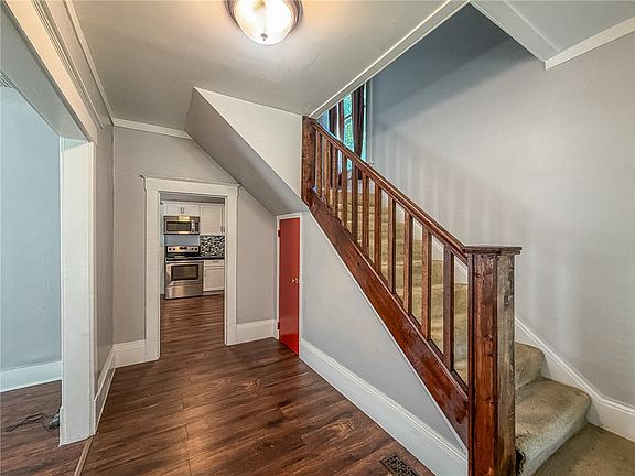 5th image of 411 E Seminary Ave