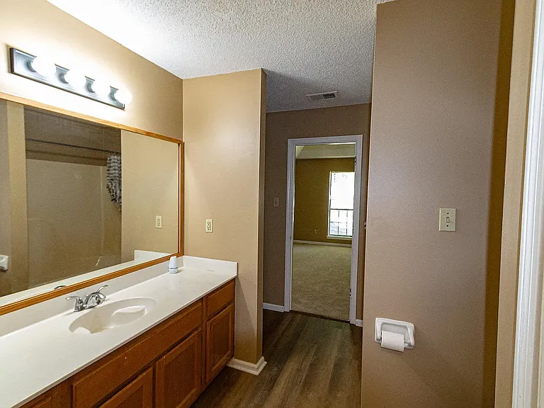 2799 Maryland Cir E — Photo 10