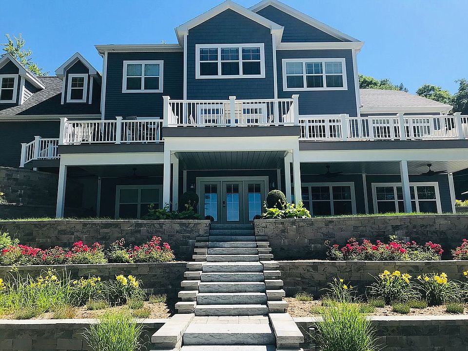 2nd image of 301 Lake Shore Dr