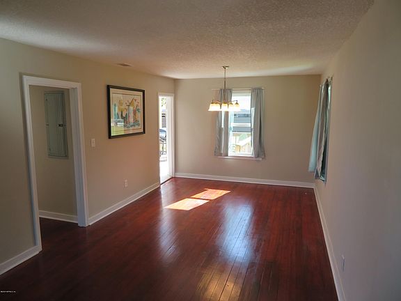 4th image of 739 Myrtle Ave