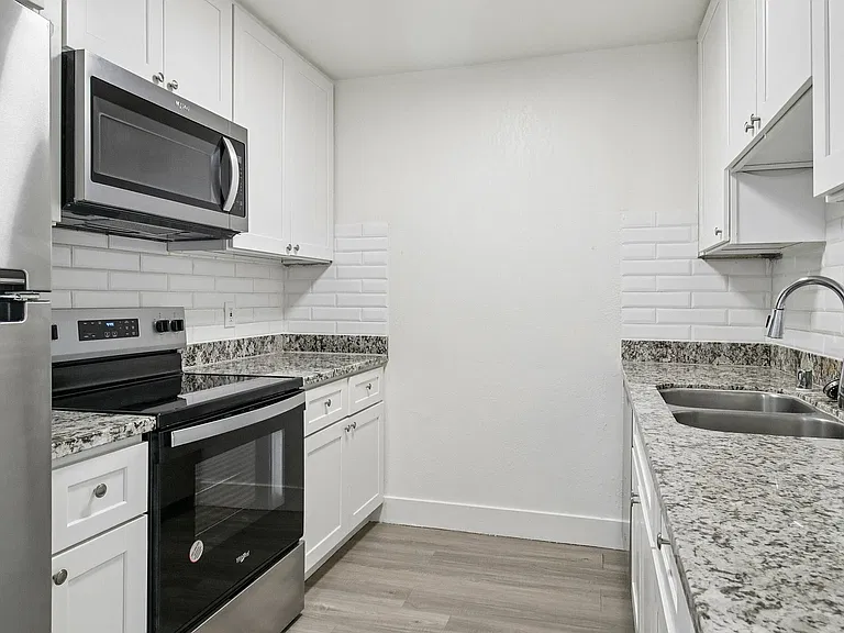 2x2 Kitchen- Stainless Steel Appliances