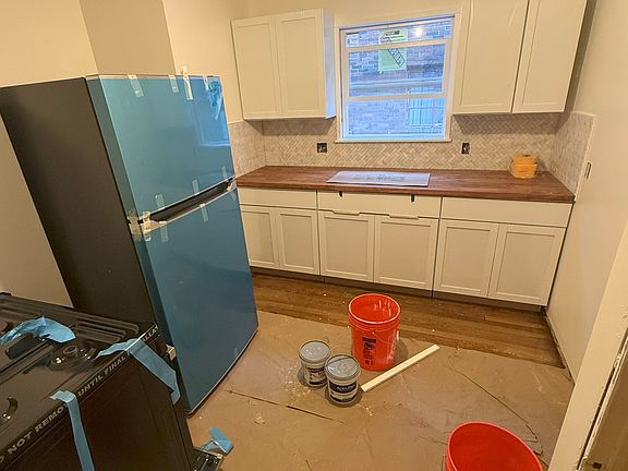 New kitchen. Must See.