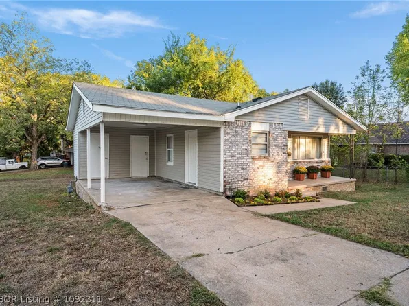 203 S 14th St, Van Buren, AR 72956