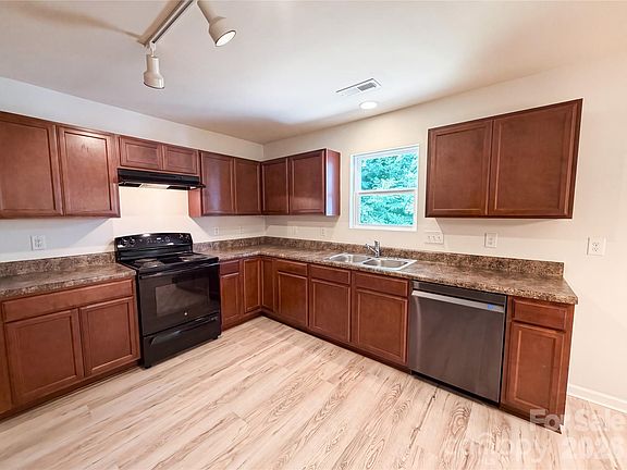 5th image of 1708 Millwood Rd