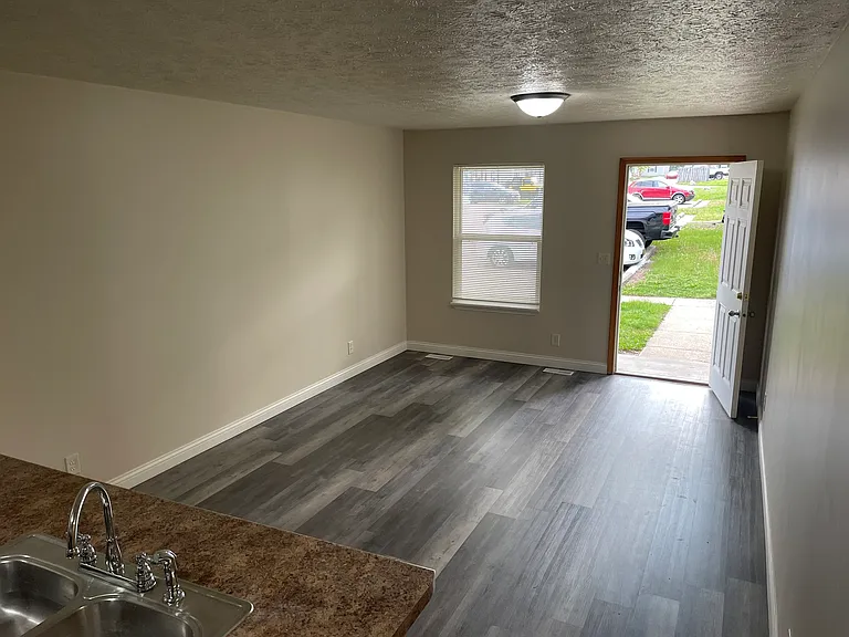 2100 Banstead Ct — Photo 7