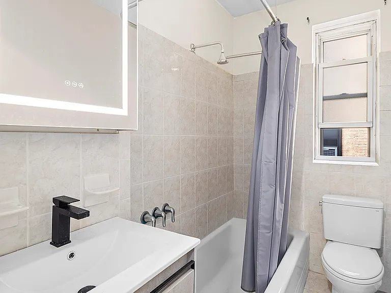 305 W 52nd St #4A — Photo 5