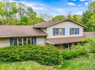 3N567 Ridge Dr, St Charles, IL 60175