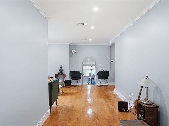 5th image of 19 Wright Ave #3