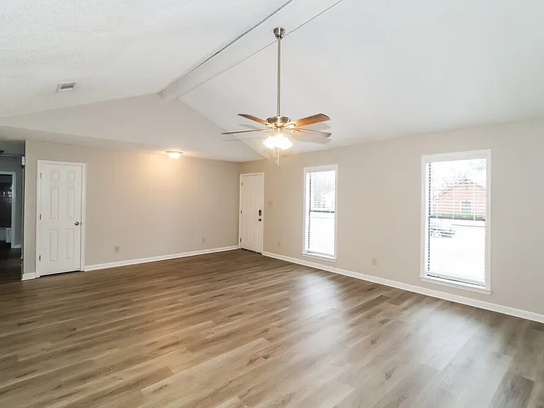 3925 Birchshade Cv — Photo 5