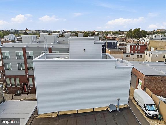 5th image of 2562 E Auburn St