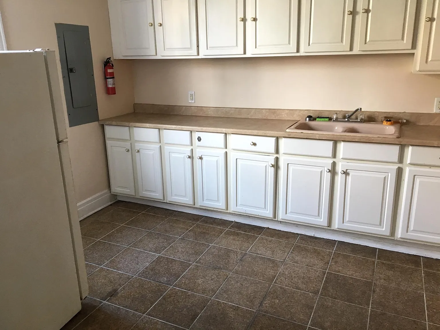 1 bed, 900 sqft, $825 — Photo 2