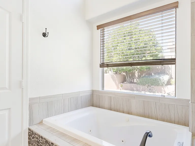 4704 E Weaver Rd — Photo 15