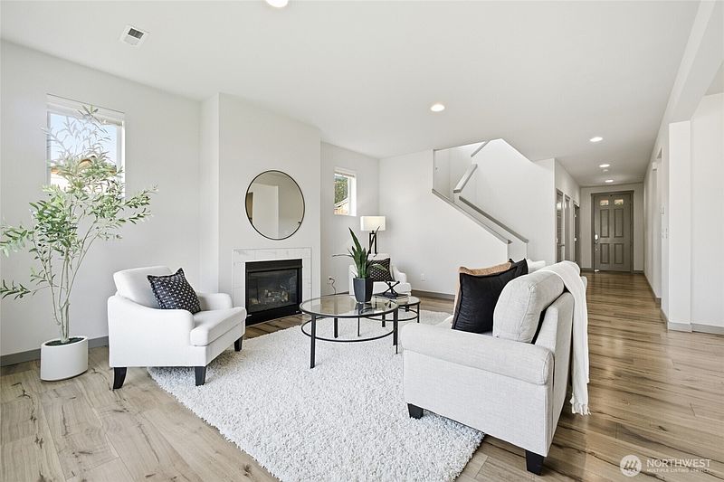 3rd image of 5511 Parquet Way SE