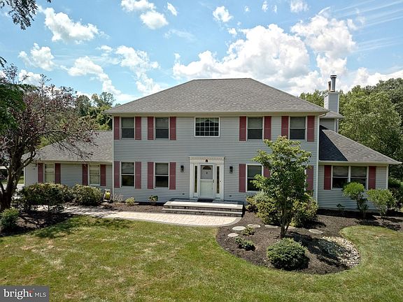 5th image of 2 Clausen Ct