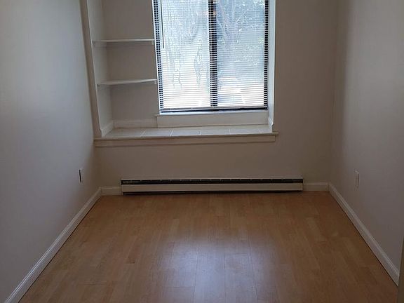 4th image of 305 Drew Ln
